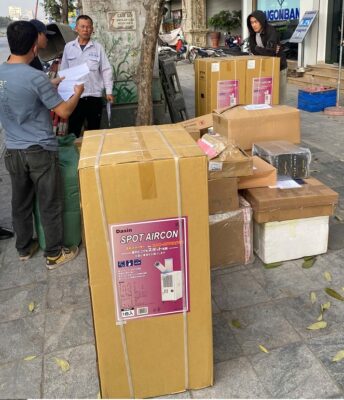 Giao hàng cho khách ra các bến bãi 