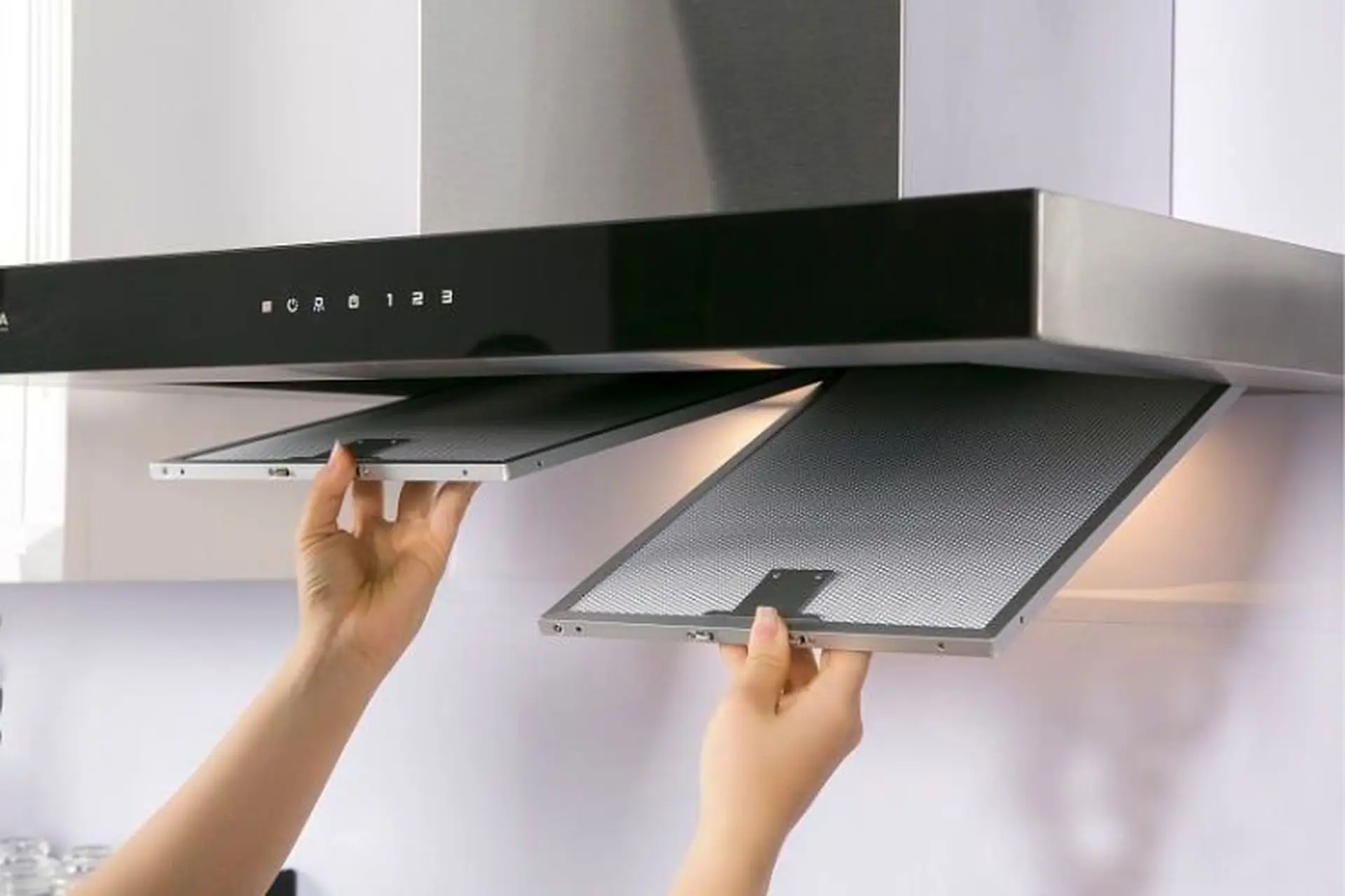 cách tháo quạt hút mùi 2