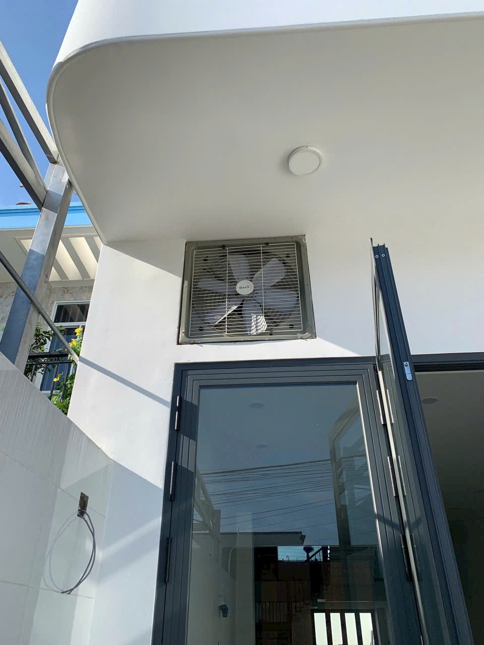 quat treo tuong dasin banner