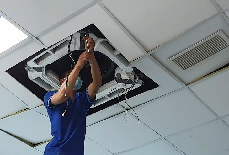 cách vệ sinh dàn lạnh âm trần nối ống gió 1