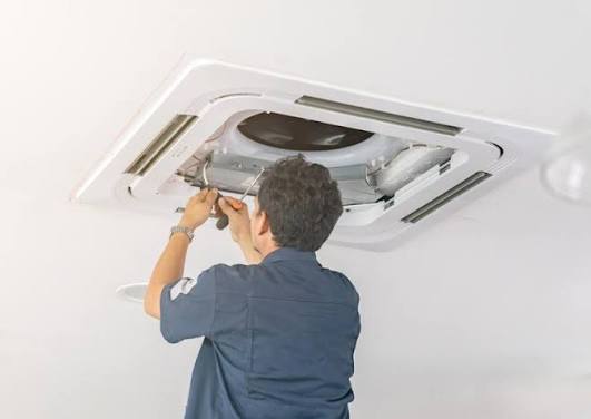 cách vệ sinh dàn lạnh âm trần nối ống gió 2